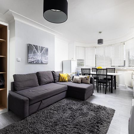 One Bedroom Apartment Opposite Brent Cross Station Londres Extérieur photo